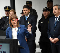 Bullrich en la sede de Gendarmería Rosario con el goberndor y el intendente. (Fuente: Sebastián Granata) (Fuente: Sebastián Granata) (Fuente: Sebastián Granata)