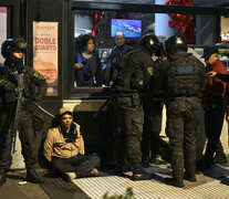 Efectivos de la policía durante una de las detenciones en inmediaciones del Congreso (Fuente: AFP) (Fuente: AFP) (Fuente: AFP)