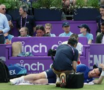 Andry Murray se hace tratar la espalda durante el partido. (Fuente: EFE) (Fuente: EFE) (Fuente: EFE)