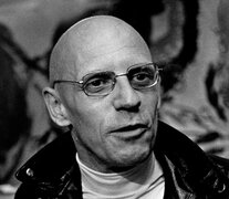 Foucault patentó una nueva forma de pensar el poder. Este martes se cumplen 40 años de su fallecimiento. 