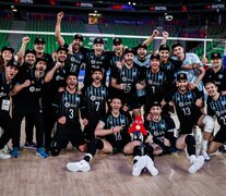 La delegación argentina se pudo sacar las ganas de festejar la clasificación, finalmente. (Fuente: volleyballworld) (Fuente: volleyballworld) (Fuente: volleyballworld)