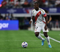 Luis Advíncula capitaneó a Perú y jugó por izquierda. (Fuente: AFP) (Fuente: AFP) (Fuente: AFP)