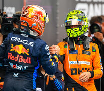 Max Versappen saluda a Lando Norris, tras una carrera ajustada. (Fuente: F1) (Fuente: F1) (Fuente: F1)