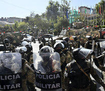 Militares se movilizan a Plaza Murillo durante el intento de golpe. (Fuente: AFP) (Fuente: AFP) (Fuente: AFP)