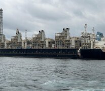 Barco de licuefacción de gas de la firma Golar LNG, que PAE traerá al país