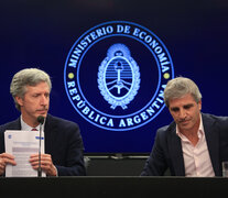 Santiago Bausili y Luis Caputo, miembros del equipo económico de Javier Milei (Fuente: NA) (Fuente: NA) (Fuente: NA)