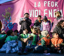 Adolfo Pérez Esquivel con niños y niñas en el lanzamiento de la campaña en Plaza de Mayo. (Fuente: Prensa CTA) (Fuente: Prensa CTA) (Fuente: Prensa CTA)