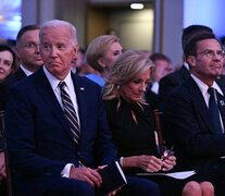 Biden (izq.) y su esposa Jill participan de un evento en Washington. (Fuente: AFP) (Fuente: AFP) (Fuente: AFP)