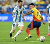 Messi (37 años) y James (33 años) en una postal que verá de nuevo en Eliminatorias pero que difícilmente se vuelva a repetir en una Copa América (Fuente: AFP) (Fuente: AFP) (Fuente: AFP)