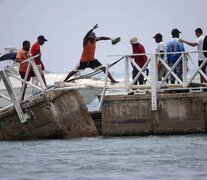 Haitianos se suben a un bote en las costas del mar Caribe (Fuente: EFE) (Fuente: EFE) (Fuente: EFE)