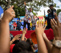 Maduro saluda durante un acto de campaña en Caracas, Venezuela. (Fuente: EFE) (Fuente: EFE) (Fuente: EFE)