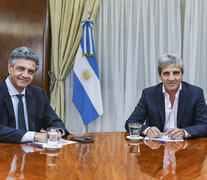 Jorge Macri y Luis Caputo solo sonríen para la foto. (Fuente: Prensa Ministerio de Economía) (Fuente: Prensa Ministerio de Economía) (Fuente: Prensa Ministerio de Economía)