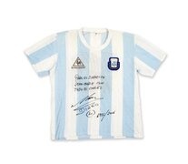 La camiseta se subastará el próximo 22 de agosto (Fuente: Sotheby&amp;amp;#39;s) (Fuente: Sotheby&amp;amp;#39;s) (Fuente: Sotheby&amp;amp;#39;s)