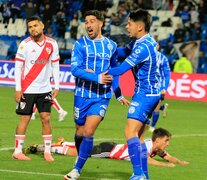 Vicente Poggi, autor de los goles del Tomba, festeja en Mendoza. (Fuente: Prensa Godoy Cruz) (Fuente: Prensa Godoy Cruz) (Fuente: Prensa Godoy Cruz)