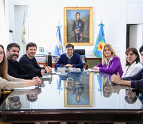 El gobernador se reunió con funcionarios y legisladores provinciales en La Plata. 