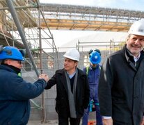 Axel Kicillof y Federico Susbielles pelean para que la planta de GNL se quede en Bahía Blanca. 