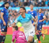 Santiago Sosa hizo el primero de Racing en el Presidente Perón. (Fuente: Fotobaires) (Fuente: Fotobaires) (Fuente: Fotobaires)