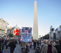 Reclamo por la aparición de Loan Peña en el Obelisco. (Fuente: NA) (Fuente: NA) (Fuente: NA)