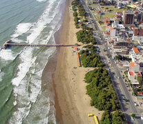 Las playas bonaerenses, vacías por la recesión nacional. 