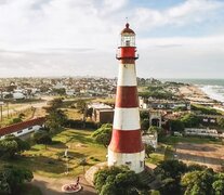 La ESIM funcionó junto al actual   Faro de la Memoria.