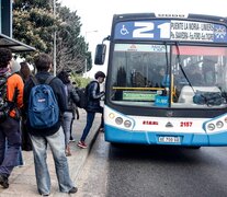 Vecinos bonaerenses toman el 21 para volver hacia el conurbano sur. (Fuente: Carolina Camps) (Fuente: Carolina Camps) (Fuente: Carolina Camps)