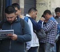 Un comercio hizo una convocatoria laboral y el lugar se llenó de vecinos que acercaron sus currículum vitae (Fuente: Bernardino Avila) (Fuente: Bernardino Avila) (Fuente: Bernardino Avila)