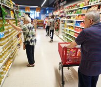 Nuevo signo de la crisis del consumo: los supermercados aceptarán compras en dólares (Fuente: NA) (Fuente: NA) (Fuente: NA)