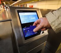 El Gobierno porteño anunció que se podrá pagar el subte con celulares y tarjetas de crédito y débito. (Prensa GCBA)