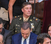 De uniforme, el coronel Alejandro Guglielmi, jefe de la Casa Militar cuando fue el atentado a CFK. Venía de Macri y fue relevado recién este año.