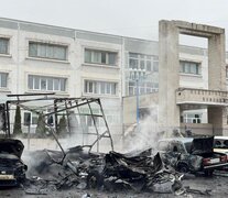 Autos dañados por los bombardeos de Ucrania en Bélgorod, Rusia. (Fuente: AFP) (Fuente: AFP) (Fuente: AFP)