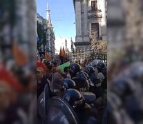 Represión en las afueras del Congreso (Fuente: Redes sociales) (Fuente: Redes sociales) (Fuente: Redes sociales)