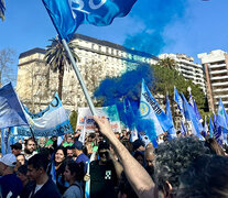 El jueves se repetirá la masiva protesta frente a la Legislatura