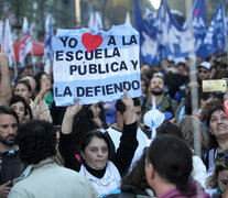 Maestras y maestros bonaerenses siguen peleando por una mejora en sus ingresos en defensa de la escuela pública.  (Fuente: Leandro Teysseire) (Fuente: Leandro Teysseire) (Fuente: Leandro Teysseire)