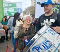 Miles de jubilados y jubialdas se movilizaron este miércoles hasta el Congreso.   (Fuente: Fabián Restivo) (Fuente: Fabián Restivo) (Fuente: Fabián Restivo)