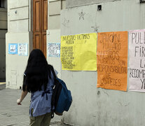 Carteles en un sector de la Gobernación. (Fuente: Andres Macera) (Fuente: Andres Macera) (Fuente: Andres Macera)