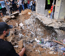 El cráter que quedó en el edificio de Beirut tras el bombardeo israelí. (Fuente: AFP) (Fuente: AFP) (Fuente: AFP)