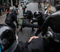 Reprimir, apresar e interrogar, la nueva doctrina Bullrich contra la protesta social. (Fuente: EFE) (Fuente: EFE) (Fuente: EFE)