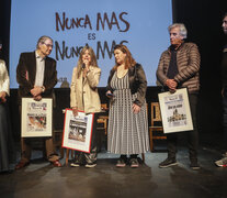 Maziota, Morales, Veiras, García, Bruschtein y Apo, en el cierre de la charla. (Fuente: Leandro Teysseire) (Fuente: Leandro Teysseire) (Fuente: Leandro Teysseire)