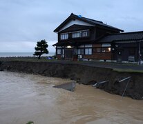 Conmoción en Japón: las inundaciones ocasionaron una muerte, siete desaparecidos, y más de 60.000 evacuados (Fuente: AFP) (Fuente: AFP) (Fuente: AFP)