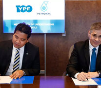 Los presidentes de Petronas y de YPF firmaron el acuerdo de entendimiento en septiembre de 2022 (Fuente: Archivo) (Fuente: Archivo) (Fuente: Archivo)