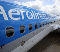 Un avión de Aerolíneas Argentinas perdió una rueda luego de aterrizar en Aeroparque.