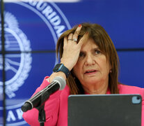 Bullrich, floja de papeles (Fuente: NA) (Fuente: NA) (Fuente: NA)