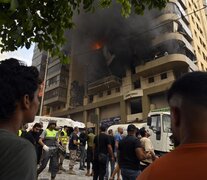  El humo se eleva desde un edificio tras un ataque militar israelí en los suburbios de Beirut. (Fuente: EFE) (Fuente: EFE) (Fuente: EFE)