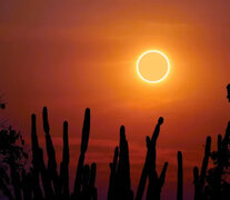 Un anillo de fuego rodeando la luna. (Fuente: Imagen web) (Fuente: Imagen web) (Fuente: Imagen web)