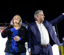 Carolina Cosse y Yamandú Orsi, candidatos a vicepresidente y a presidente del Frente Amplio uruguayo. (Fuente: Prensa) (Fuente: Prensa) (Fuente: Prensa)