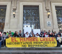 Mujeres de barrios populares se movilizaron a Gobernación. 