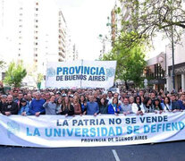 La columna bonaerense volvió a marchar en defensa de la universidad pública.  (Fuente: Prensa) (Fuente: Prensa) (Fuente: Prensa)