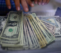 La brecha cambiaria contra el dólar oficial se ubica en torno del 20 por ciento.  (Fuente: NA) (Fuente: NA) (Fuente: NA)