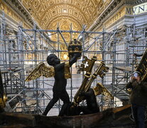 El famoso baldaquino de Bernini reluce como nuevo. (Fuente: AFP) (Fuente: AFP) (Fuente: AFP)