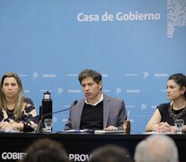 Axel Kicillof junto a Julieta Calmels y Alexia Navarro. (Fuente: Imagen web) (Fuente: Imagen web) (Fuente: Imagen web)